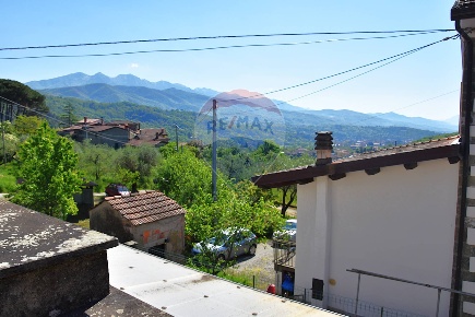 Foto Case semi ndipendenti a Pontremoli Vignola di 229 m² con 10 locali