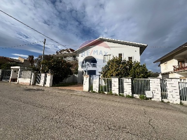 Foto Casa indipendente a Crecchio Villa Tucci di 281 m² con 6 locali