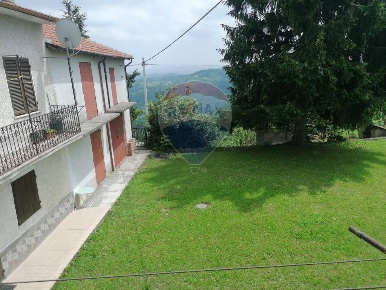 Foto Appartamento a Mombarcaro Costalunga di 70 m² con 4 locali in vendita