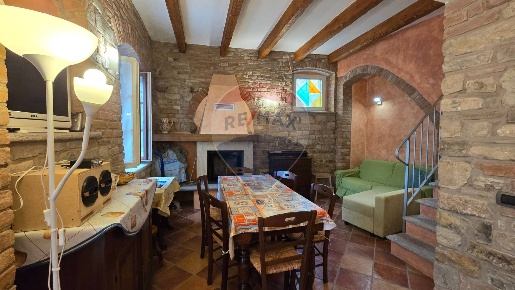 Foto Case semi ndipendenti in roma, Rovescala Centro di 141 m² con 6 locali