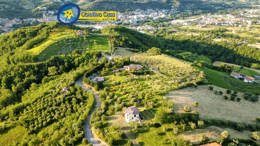 Foto Casa indipendente in Frazione di Faiano, Montorio al Vomano di 230 m²