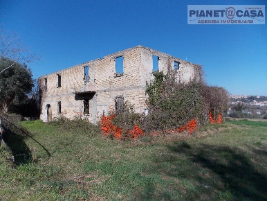 Foto Casa indipendente in Contrada Tronto, Ancarano di 320 m² con 8 locali