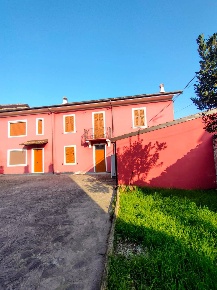 Foto Casa indipendente a Carbonara Scrivia Centro di 450 m² con 15 locali