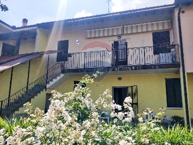 Foto Casa indipendente in Via Monte Grappa, Magenta Centro di 177 m²