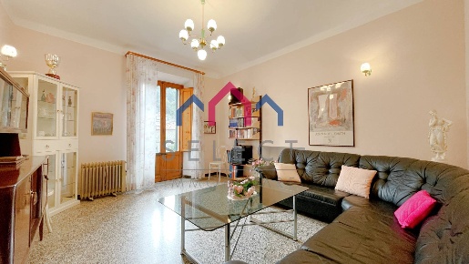 Foto Case semi ndipendenti a Bagni di Lucca di 350 m² con 9 locali