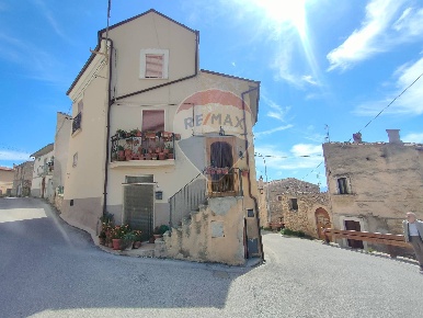 Foto Case semi ndipendenti in Via Duca degli Abruzzi, di 110 m² in vendita