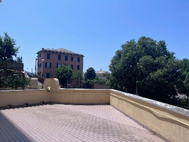Foto Appartamento in Via Napoli, Genova Oregina di 110 m² con 7 locali