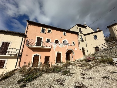 Foto Casa indipendente in via aie di un vento, L'Aquila Roio di 92 m²