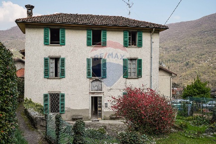 Foto Casa indipendente in ROMA, Capizzone di 241 m² con 7 locali in vendita