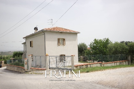 Foto Casa indipendente in Frazione Raieto, Civitella del Tronto di 100 m²