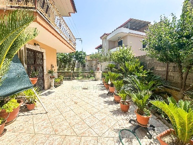 Foto Casa indipendente a San Tammaro Centro di 250 m² con 4 locali