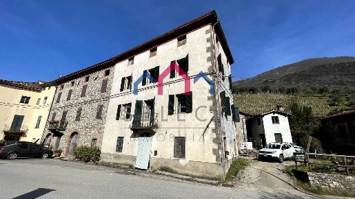 Foto Case semi ndipendenti a Borgo a Mozzano Pedogna di 240 m² con 7 locali
