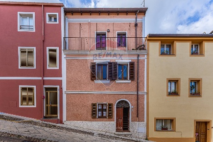 Foto Casa indipendente in Piazza Santa Croce, Sennori di 98 m² con 4 locali