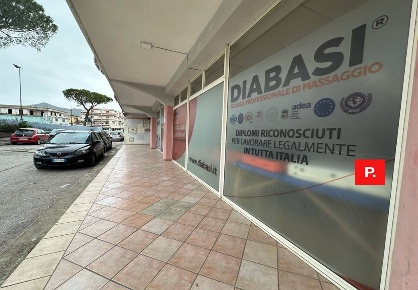 Foto Casa indipendente in Via San Luca, Casapulla di 1000 m² con 8 locali