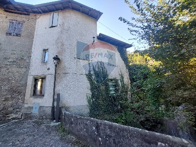 Foto Case semi ndipendenti a Endine Gaiano Endine di 190 m² con 4 locali