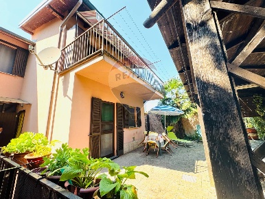 Foto Appartamento a Casorate Primo di 230 m² con 6 locali in vendita