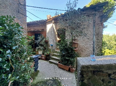 Foto Casa indipendente in Bassano Romano, Bassano Romano di 43 m²