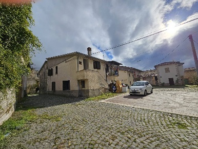 Foto Casa indipendente in Piazza San Pietro, Cagnano Amiterno Centro
