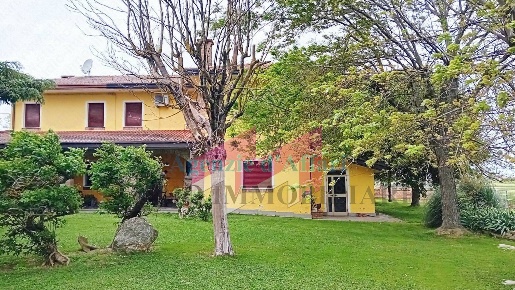 Foto Casa indipendente in Via Parri Ferruccio, Porto Tolle di 199 m²