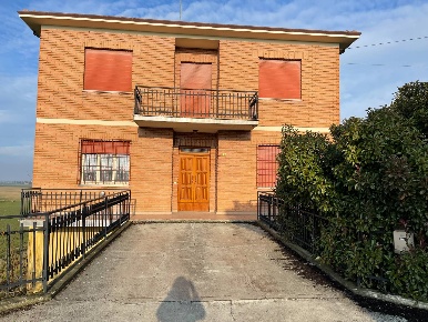 Foto Casa indipendente in via Argine Postale, Terre del Reno Mirabello