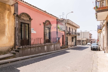 Foto Casa indipendente in via II retta levante, Belpasso Centro di 228 m²