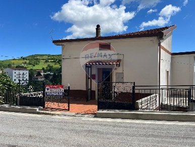 Foto Casa indipendente in via vicoletto santa matgherita, Castelmauro