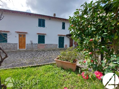 Foto Casa indipendente in Via Di Sant'Ippolito 5, Vernio di 216 m²