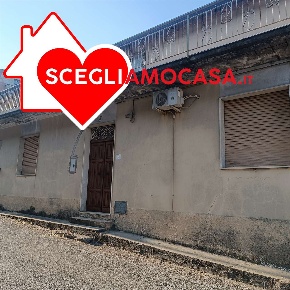 Foto Casa indipendente a Girifalco di 135 m² con 4 locali in vendita