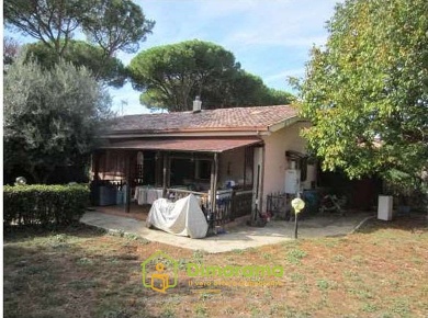 Foto Appartamento in Via Caldarola 57 00132 Roma RM Italia, Roma Corcolle