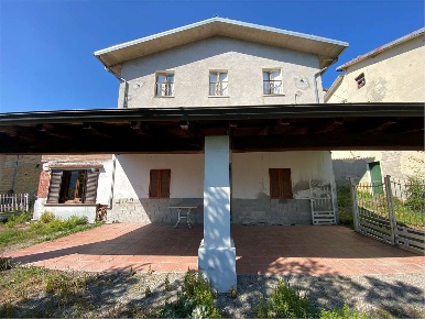 Foto Casa indipendente in Via Cedogno, Neviano degli Arduini di 250 m²