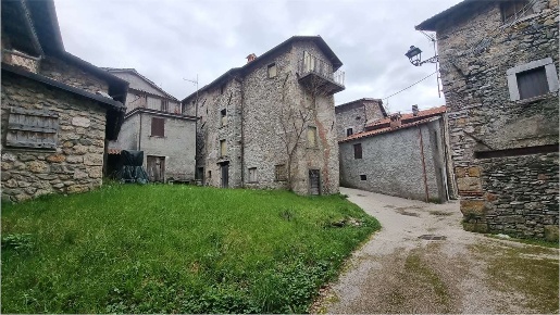 Foto Casa indipendente in Largo Vittorio Veneto, Vagli Sotto Centro