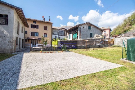 Foto Casa indipendente in fantoni, Onore Centro di 324 m² con 10 locali