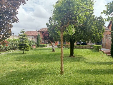 Foto Casa indipendente a Quargnento di 300 m² con 10 locali in vendita