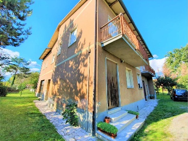 Foto Casa indipendente a Foiano della Chiana di 380 m² con 10 locali