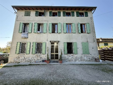 Foto Casa indipendente in Via Masdone, Lesignano de' Bagni Centro di 343 m²