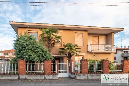 Foto Casa indipendente in Via Marconi 34, Villa Cortese di 268 m²