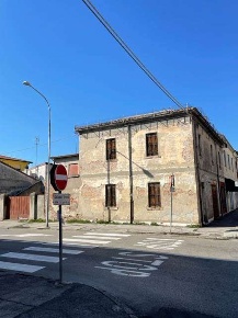 Foto Casa indipendente a Taglio di Po di 168 m² con 5 locali in vendita