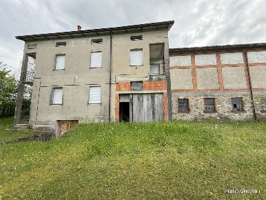 Foto Casa indipendente in Strada La Villa Bazzano, Neviano degli Arduini