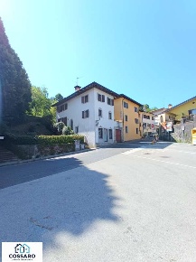 Foto Casa indipendente a San Daniele del Friuli di 250 m² con 10 locali