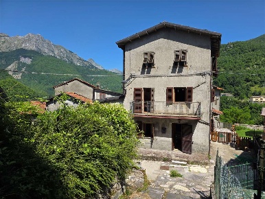 Foto Casa indipendente in Via Vittorio Veneto, Vagli Sotto Centro di 100 m²