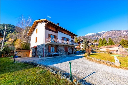 Foto Casa indipendente in Via Glaiola, Castione della Presolana Centro