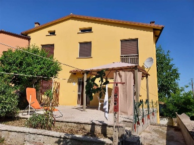 Foto Casa indipendente a Gualdo Tadino di 90 m² con 4 locali in vendita