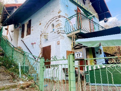 Foto Casa indipendente in SCAREO, Aurano Centro di 100 m² con 5 locali
