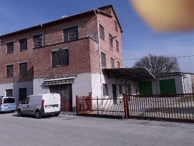 Foto Casa indipendente a Deruta di 750 m² in vendita
