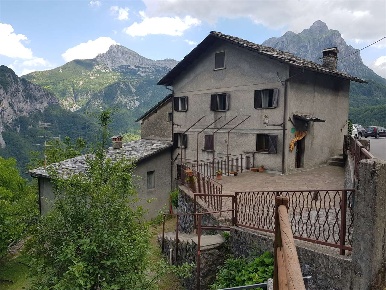 Foto Casa indipendente in Località, Careggine di 200 m² con 10 locali