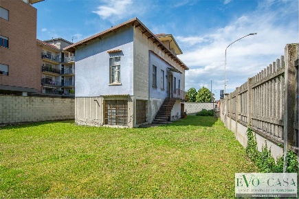Foto Casa indipendente in via Rosmini 4, Vanzaghello in vendita