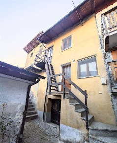 Foto Casa indipendente in tillier, Fénis di 66 m² con 2 locali in vendita
