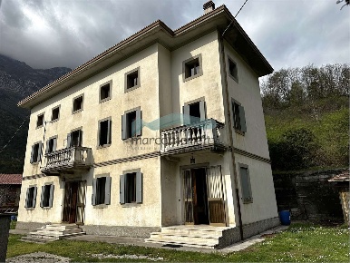 Foto Casa indipendente a Vittorio Veneto di 300 m² con 9 locali in vendita