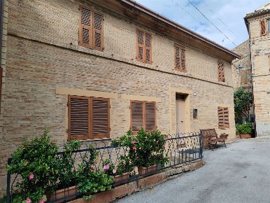 Foto Casa indipendente a Morrovalle di 120 m² con 6 locali in vendita
