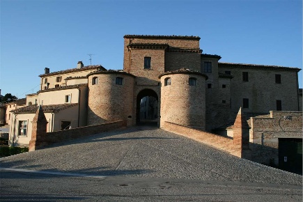 Foto Casa indipendente a Mombaroccio di 160 m² con 5 locali in vendita
